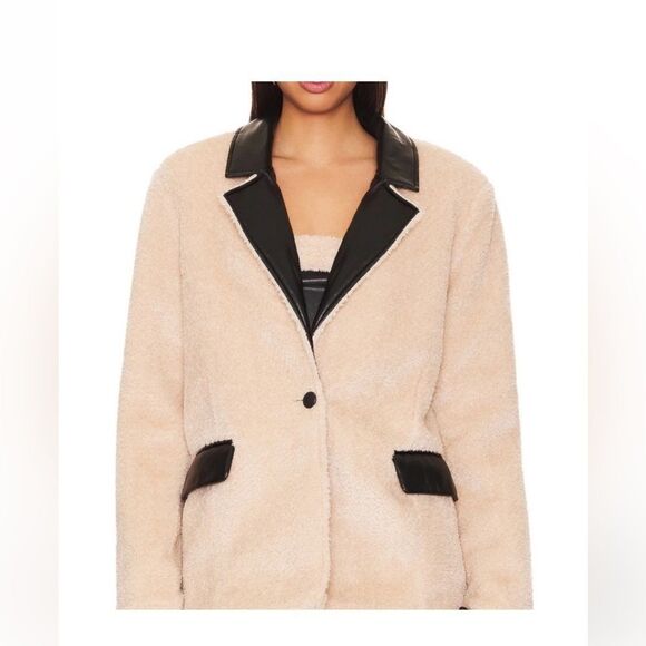 NWT WeWoreWhat Faux fur Sherpa blazer with front pockets size Medium women's - Picture 4 of 16